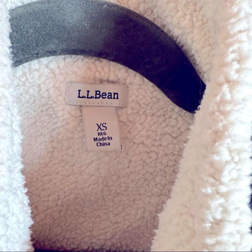 Delish LLBean sweater with Sherpa lining, women’s XS.